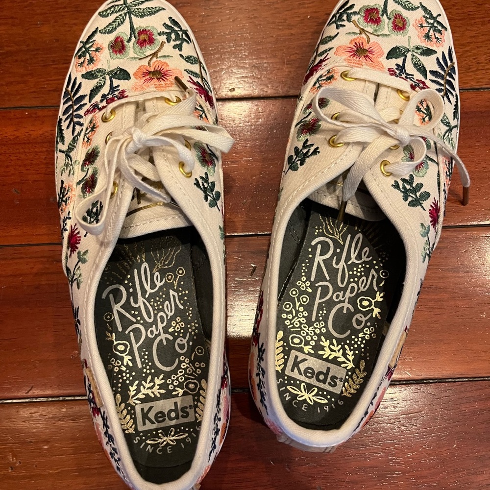 Floral keds